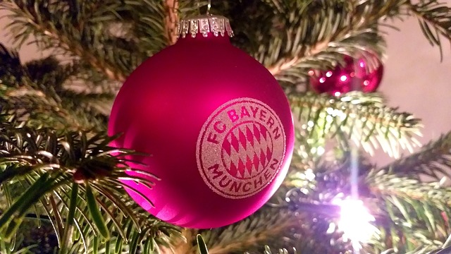 他是在三个 他是在三个